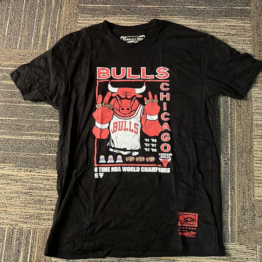 Mitchell & Ness Bulls Graphic Tee